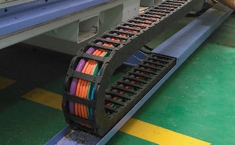 拖链电缆特性必须具备耐磨性和耐弯曲性
